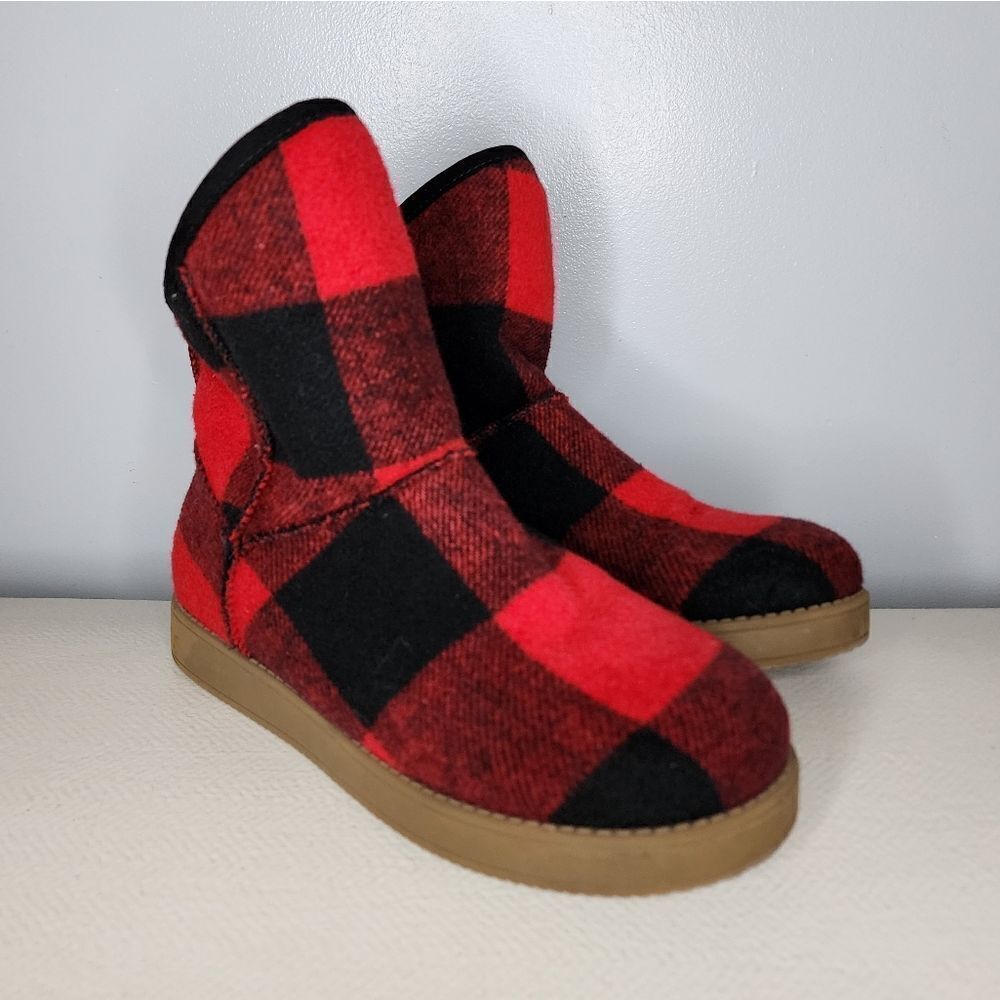 Women’s Indigo Road Red Buffalo Plaid Ankle Boots SIZE 6.5 M Christmas  Winter